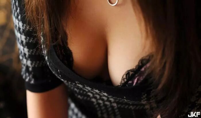Big Woman's With-a-Work Entrance Cleavage Suction Power (100P) 28th image