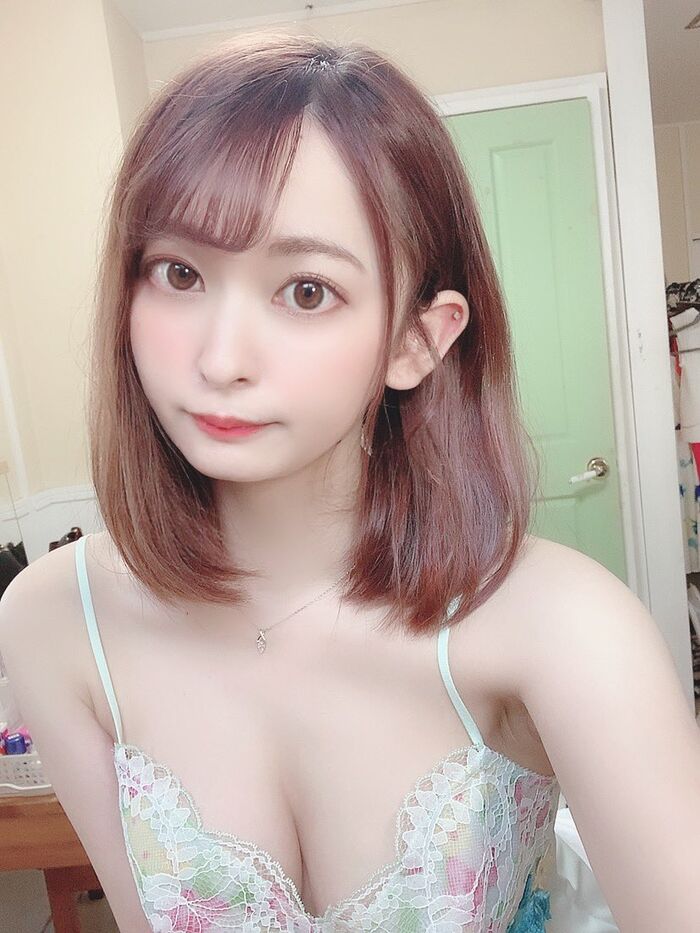 144 erotic images of Azusa Hikari Busty AV actress swimsuit gravure and selfie collected 66th image