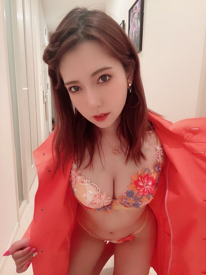 190 erotic images of Yui Hatano Busty Older Sister AV Actress Slender Swimsuit Selfie Collected 15th image