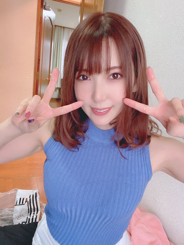 190 erotic images of Yui Hatano Busty Older Sister AV Actress Slender Swimsuit Selfie Collected 21th image