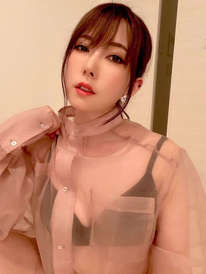 190 erotic images of Yui Hatano Busty Older Sister AV Actress Slender Swimsuit Selfie Collected 61th image
