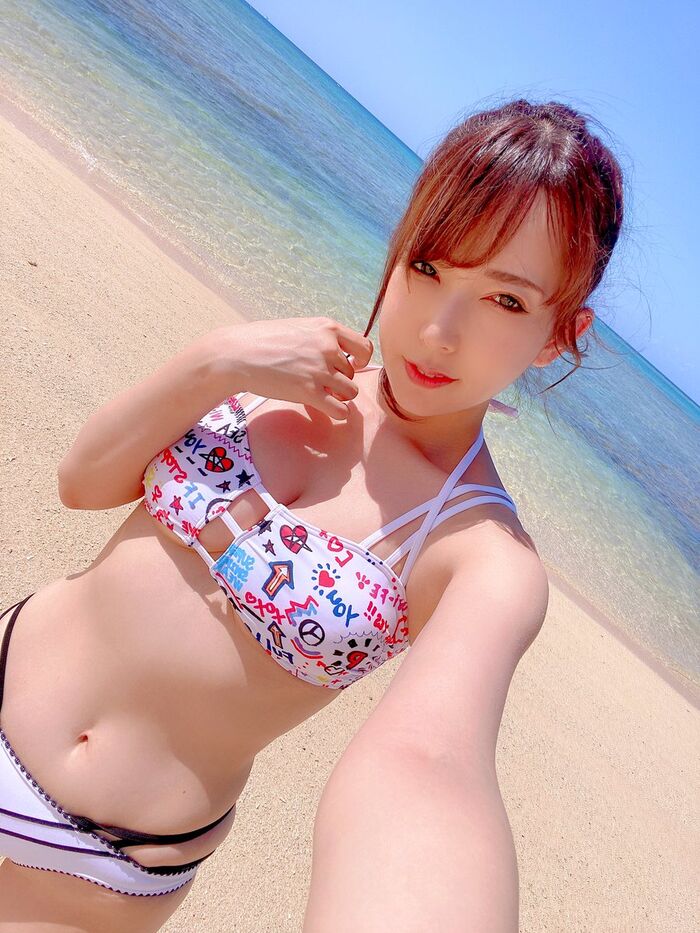 190 erotic images of Yui Hatano Busty Older Sister AV Actress Slender Swimsuit Selfie Collected 85th image