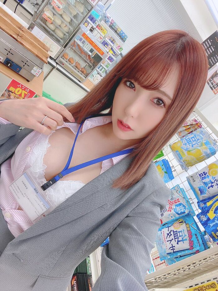 190 erotic images of Yui Hatano Busty Older Sister AV Actress Slender Swimsuit Selfie Collected 89th image