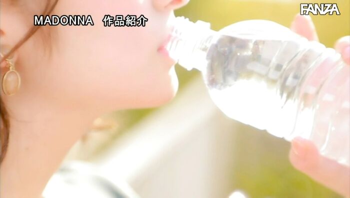 Suehiro Jun Pretty Married Woman Makes AV Debut 17th image