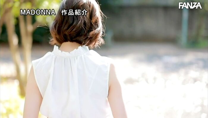 Suehiro Jun Pretty Married Woman Makes AV Debut 18th image