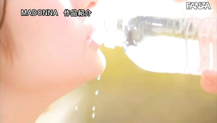 Suehiro Jun Pretty Married Woman Makes AV Debut 21th image