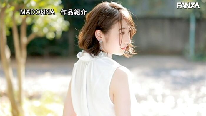 Suehiro Jun Pretty Married Woman Makes AV Debut 25th image