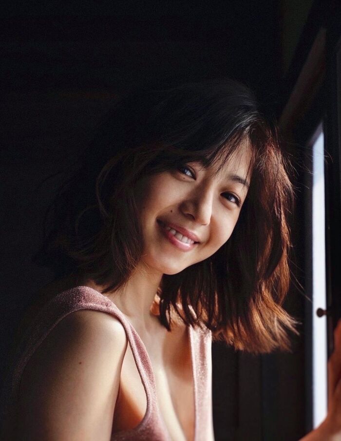 【Image】Shizuka Nakamura (33), semi-nude boldly shown in the latest photo book! The naked cut of the 'monthly' that I attacked the most so far is too sexy! 8th image