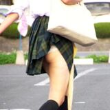 I'm getting a bag on my skirt and I'm getting panchira, I carelessly amateur girls